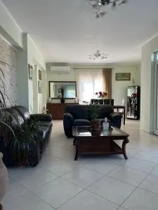 Eugene Apartment - Troúlous