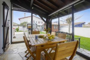 Maisons de vacances Belle maison 3 avec piscine & veranda a Tarnos 10 min plage - Welkeys : photos des chambres