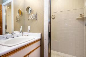 Seasons Four by Snowmass Vacations