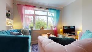 Contemporary 2 Bed Apartment With Private Garden