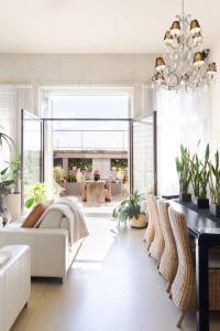 Architectural Home, Pool Oasis Steps from Trendy Chapel St.