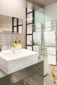 Architectural Home, Pool Oasis Steps from Trendy Chapel St.