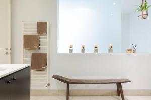 Architectural Home, Pool Oasis Steps from Trendy Chapel St.