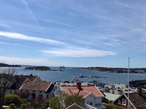 Vacker våning med havsutsikt i Strömstads centrum.