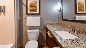 King Room room in Best Western Plus Overland Inn