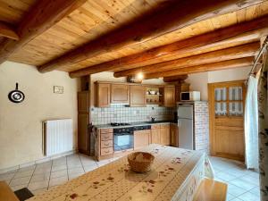 Maisons de vacances Gite Saint-Ilpize, 4 pieces, 8 personnes - FR-1-582-207 : photos des chambres