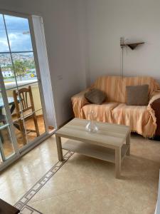 •{ HABITACIÓN EN COIN A 30KM DE LA PLAYA ]•