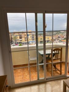 •{ HABITACIÓN EN COIN A 30KM DE LA PLAYA ]•