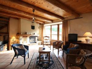 Maisons de vacances Gite Saint-Ilpize, 4 pieces, 8 personnes - FR-1-582-207 : photos des chambres