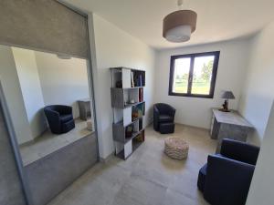 B&B / Chambres d'hotes Mas Des Fugueyrolles : Appartement - Vue sur Jardin