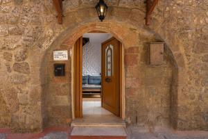 A Unique 3-4 bedrooms house in OLD TOWN