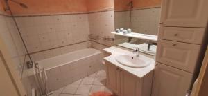 Appartements Logement hyper centre Champagnole (jura) : photos des chambres