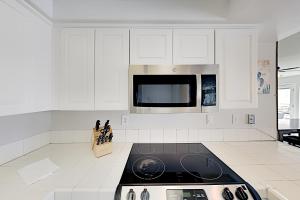 Imperial Beach Club Unit 303 Oceanfront condo, direct beach access, pool, hot tub, & private balcony