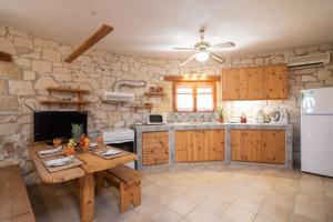 Gerakomylos Stone House