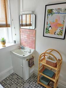 Unique 2-bedroom Coastal Town Retreat