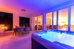 Villa Smaragd - Opal - Luxury Apt With Shared Pool And Private Hot Tub