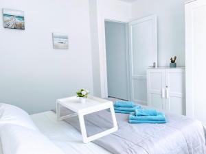 Blue Island Pool View & Wi-Fi by iRent Fuerteventura