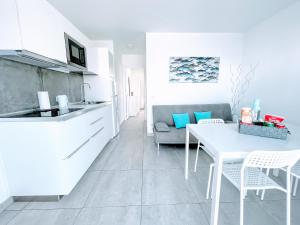 Blue Island Pool View & Wi-Fi by iRent Fuerteventura