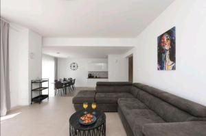 Casa Bianca family apartment near sandy beach with parking