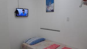 Sua Kitnet na Praia 12 Atenção PEQUENA Só prá dormir Ambiente Familiar Ar Cond TV Microondas Frigobar Internet Centro