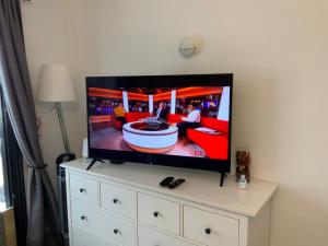 Lovely pool view apartment near beach, Luz y Mar + Vv License