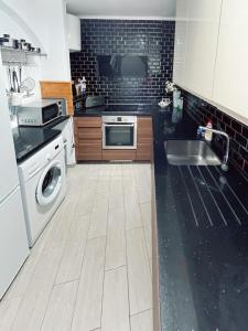 Lovely pool view apartment near beach, Luz y Mar + Vv License