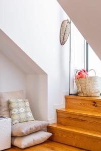 Bright Tailor Made Flat With a View in Estrela