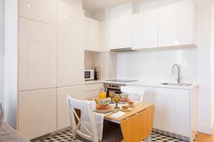 Bright Tailor Made Flat With a View in Estrela