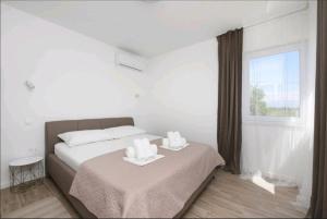 Casa Bianca family apartment near sandy beach with parking and rooftop experience