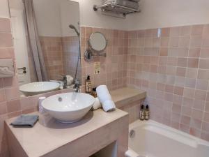 Hotels Hotel les Bouis - Vue mer : photos des chambres