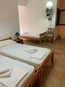 Raxes Kastanies Studio # 14 - Kouniádhoi