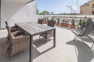 LMT46 - Modern Style Spacious Townhouse