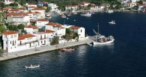 Μπροστά στο ναυάγιο Καλή τύχη - Pteleós