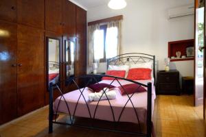 Floras Garden House - close to Schinias beach