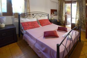 Floras Garden House - close to Schinias beach