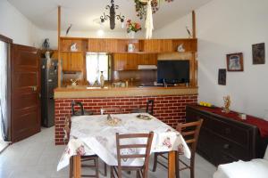 Floras Garden House - close to Schinias beach