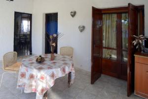 Floras Garden House - close to Schinias beach