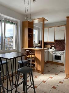 Spacious 3bd top floor flat close to lake (103m²)