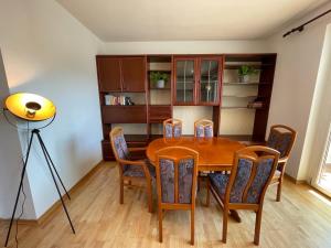 Spacious 3bd top floor flat close to lake (103m²)