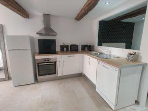 Logement neuf centre du village aux pieds du château