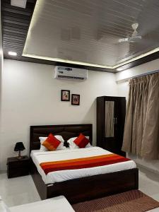 The Retreat-Pool Villa 5BHK with Indoor pool and 1200sq feet deck area
