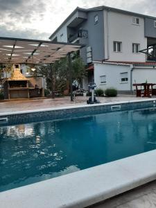 By Osibov Silverfish & Goldenfish