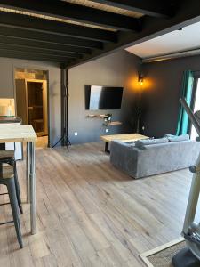 Appartements Charmant logement avec jacuzzi et sauna : photos des chambres