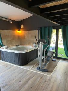 Appartements Charmant logement avec jacuzzi et sauna : photos des chambres