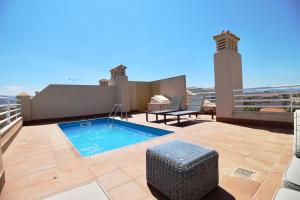 Ático frontal al mar con piscina privada by homeprive