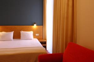 Double or Twin Room - Disability Access room in Hotel Kolumbs