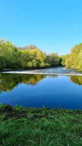 Messe- und Ferienwohnung mit Dachterrasse am Fluss - 黑明根