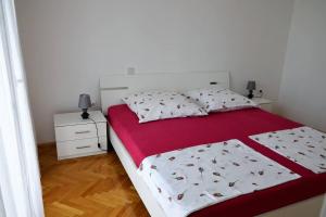 Remarkable 2-Bed Apartment in Okrug Gornji