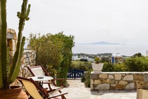 Balloo - A house gazing out on the Aegean blue