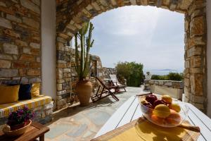 Balloo - A house gazing out on the Aegean blue